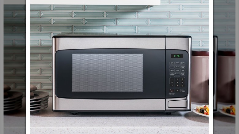 GE 1.1-cubic-foot countertop microwave