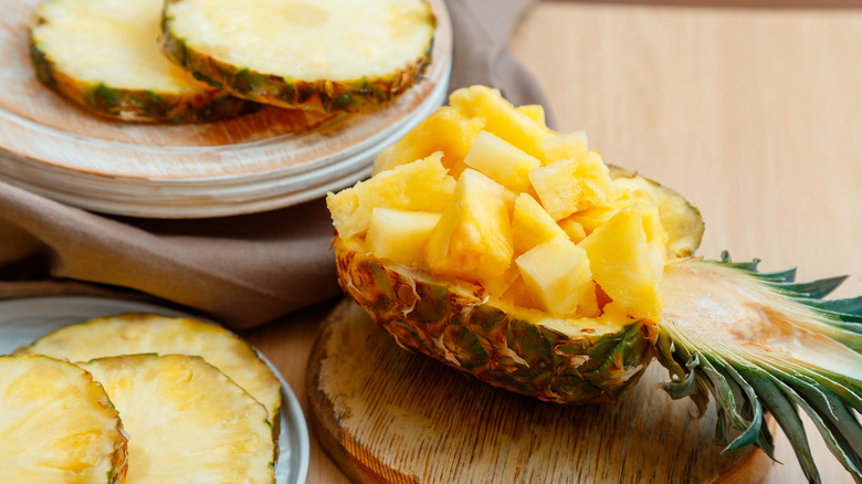 Pineapple slices and chunks