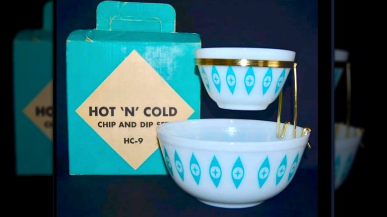 Pyrex atomic eyes chip and dip set with white background, turquoise diamonds and crosses
