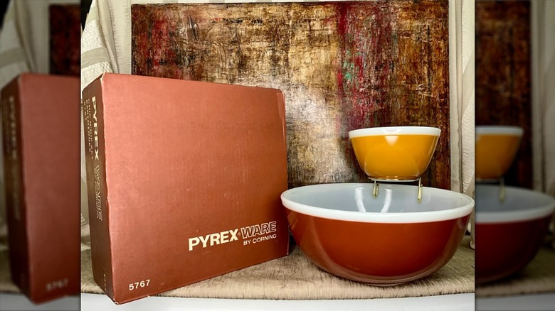 Pyrex Earthtones/Americana chip and dip set, yellow and rust colored bowls