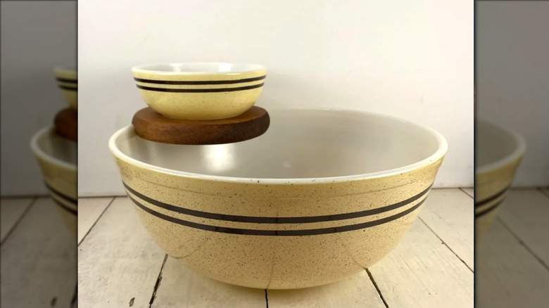 Pyrex Speckled Lines chip and dip set, beige bowl with dark brown lines
