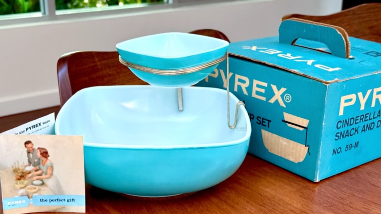 Pyrex  Turquoise Square chip and dip set
