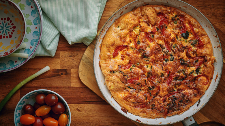 quiche in pan with tomatoes