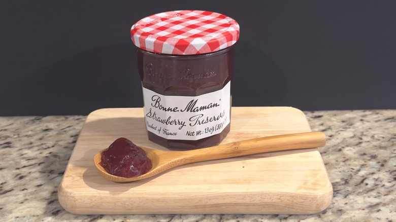 Jar of Bonne Maman with sample on spoon