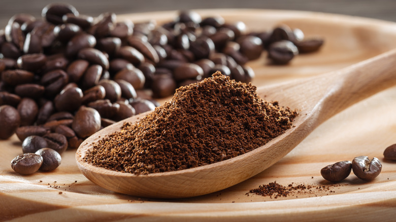 coffee grounds with beans