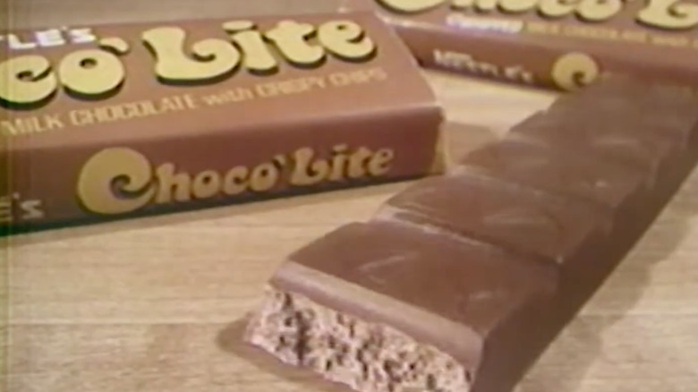 A Choco'Lite bar wrapped and an unwrapped bar in a vintage ad