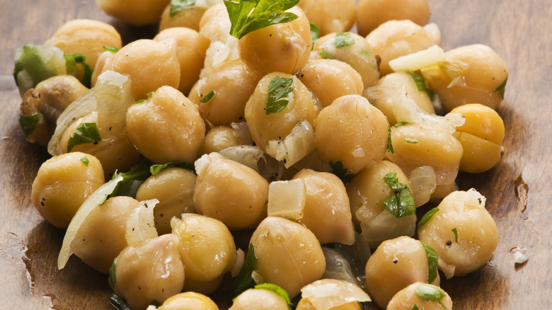 Marinated chickpeas with herbs