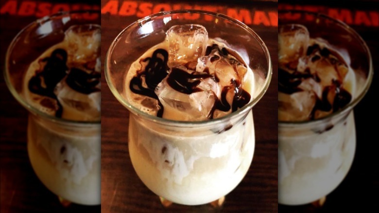 mudslide cocktail with chocolate syrup