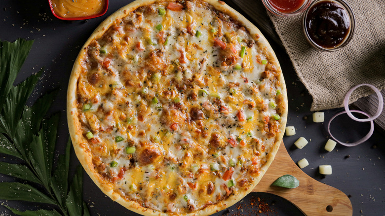 Overhead view of a BBQ chicken pizza