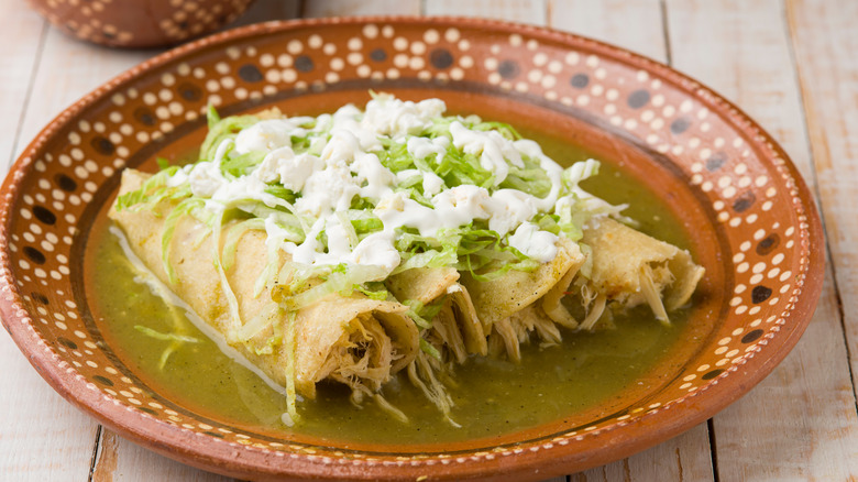 chicken enchiladas with green sauce 