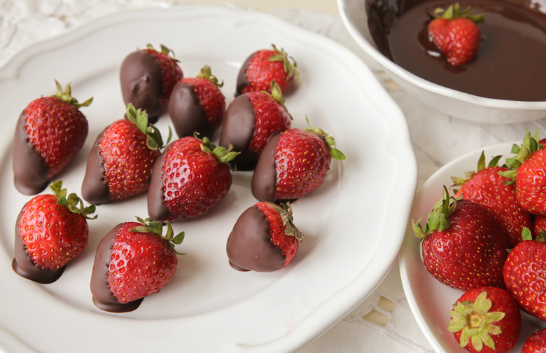 ​Chocolate-Dipped Strawberries