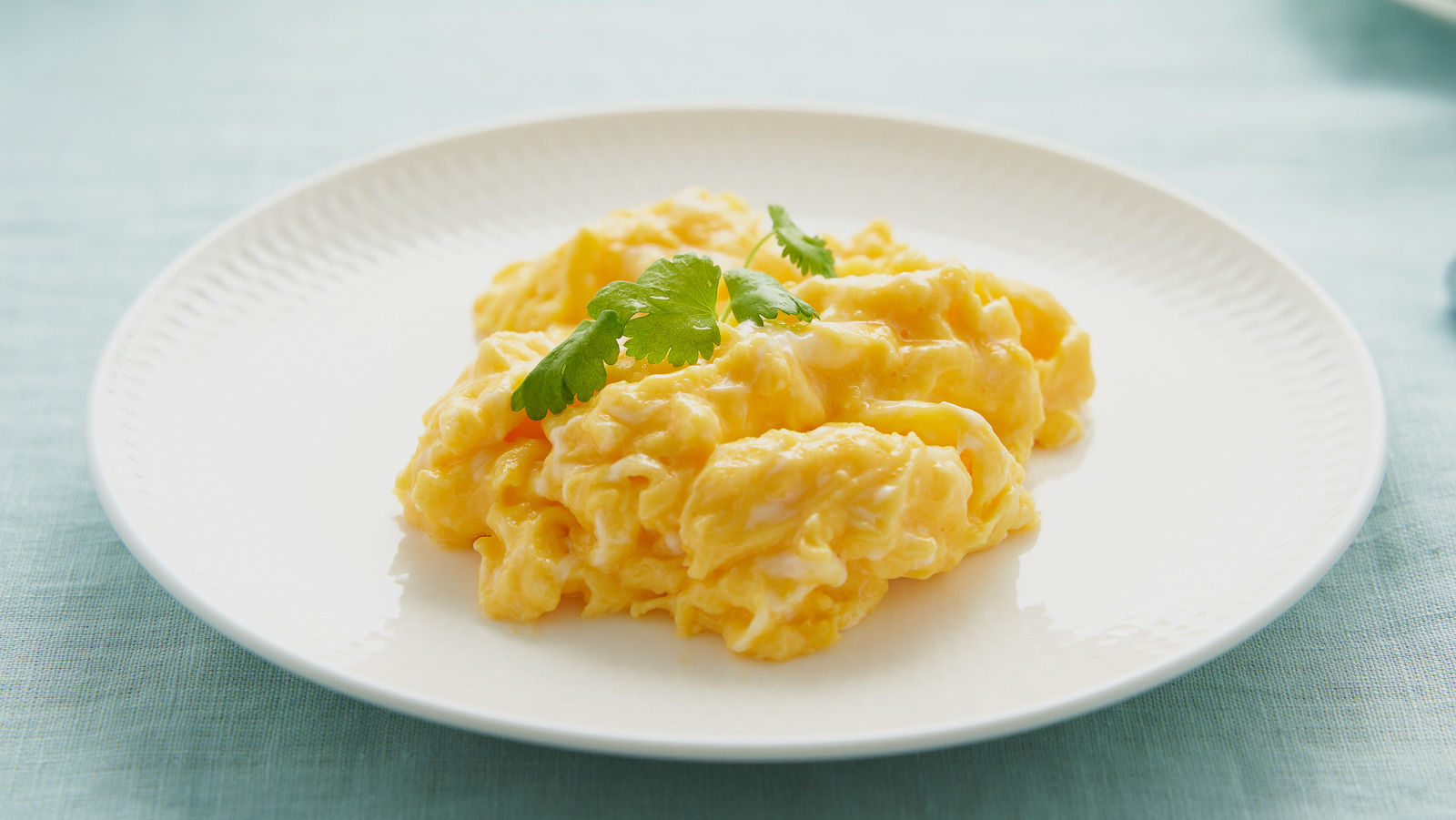 14 Liquids To Add To Scrambled Eggs (And What They Do)