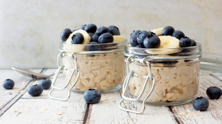 Overnight oats with blueberries and bananas