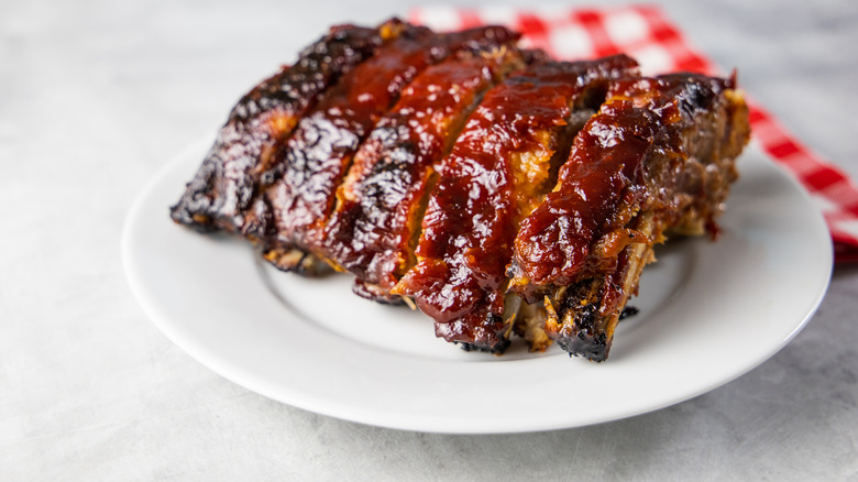 plate of cooked ribs