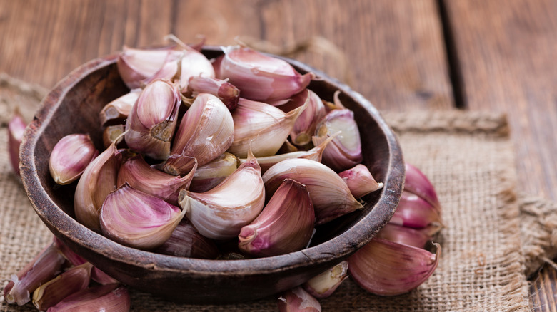 garlic cloves in bowl