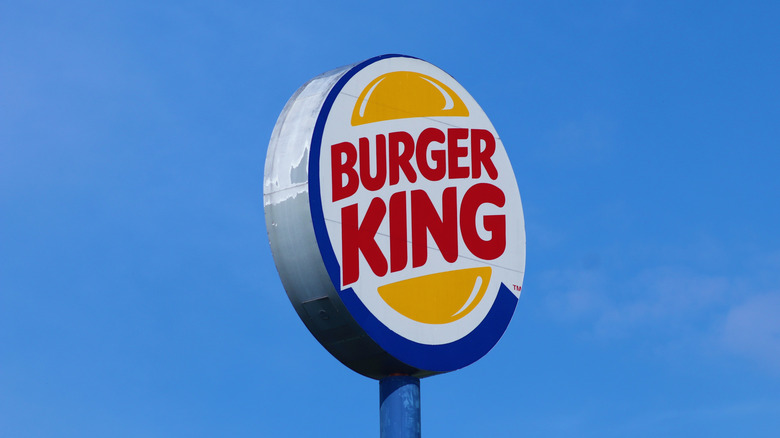 Outdoor Burger King restaurant sign against a blue sky
