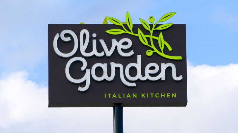 Olive Garden restaurant building