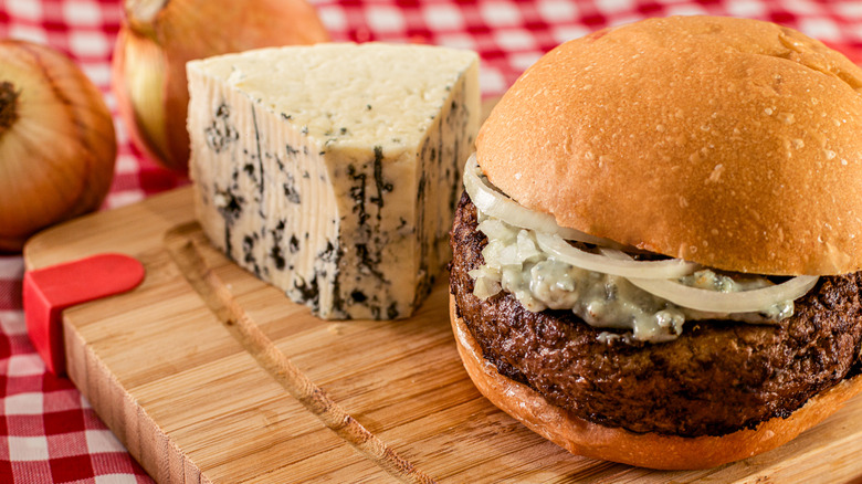 burger with gorgonzola