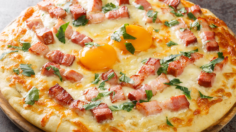 Pizza carbonara with guanciale