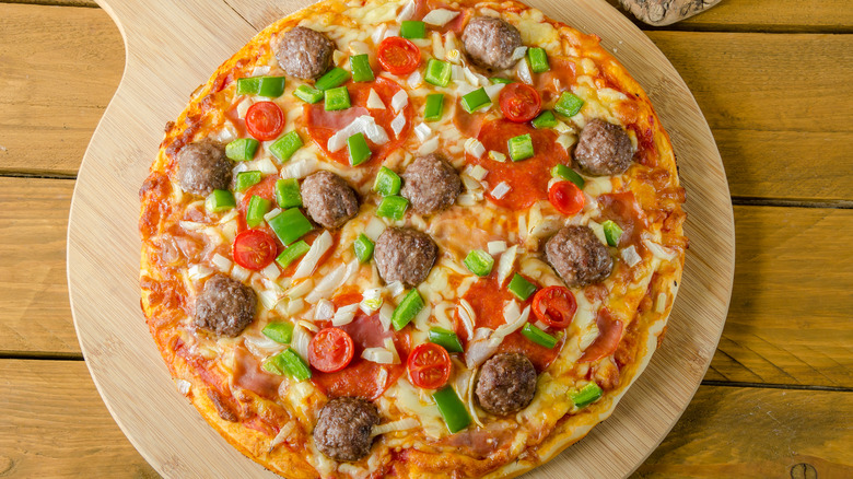 Pizza with meatballs and veggies