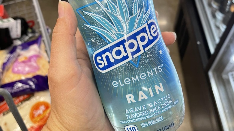 hand holding Snapple Elements Rain