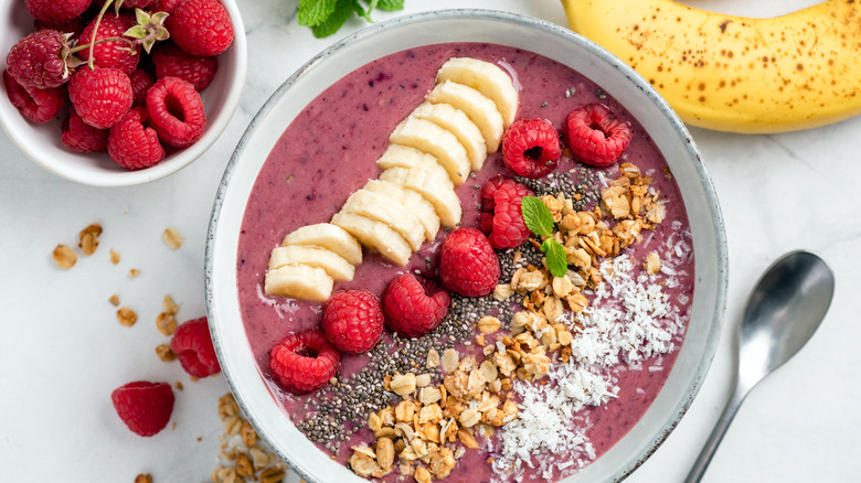smoothie bowl with toppings