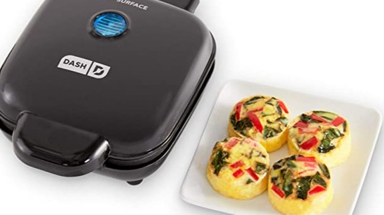 DASH Sous Vide Egg Maker with eggs