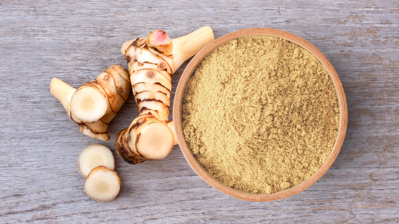 Fresh and dry galangal