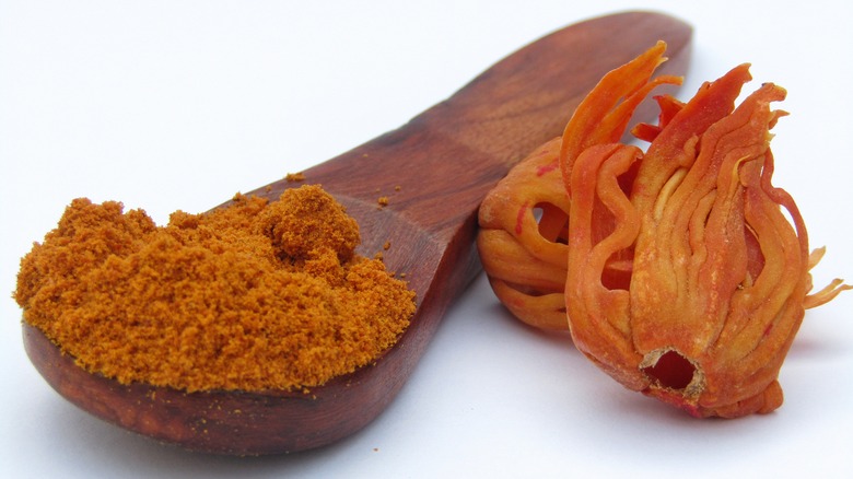 Mace blades and powder