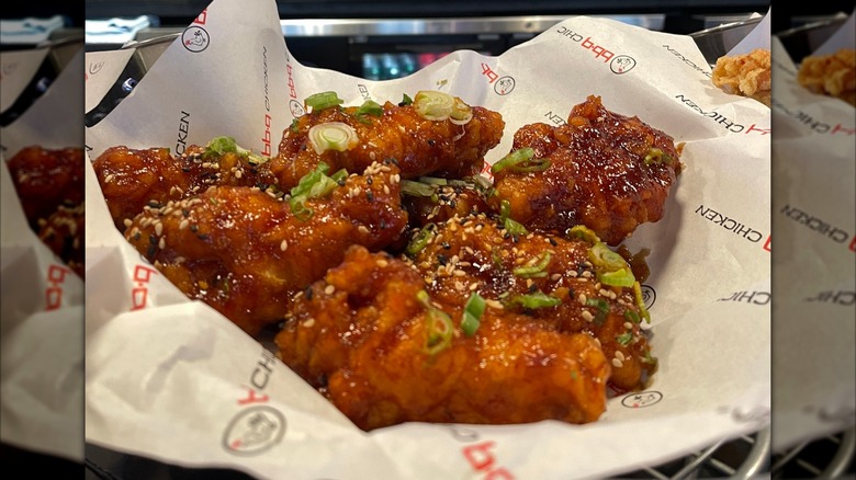Close-up of bb.q Chicken wings in a basket with logoed paper