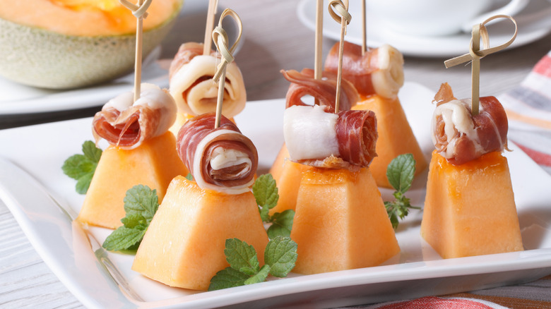 melon and ham on skewers