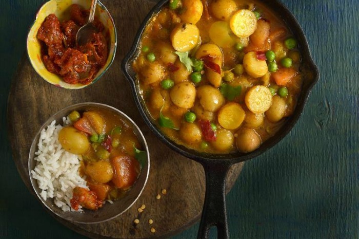 Potatoes n Peas in a Curry
