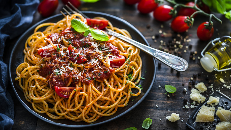 spaghetti with red tomato sauce