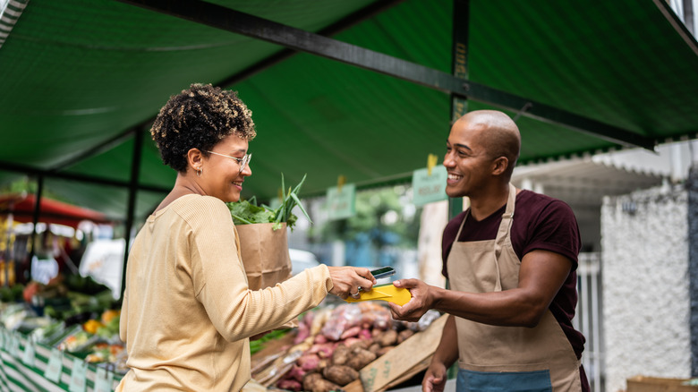 woman shopping at farmers market