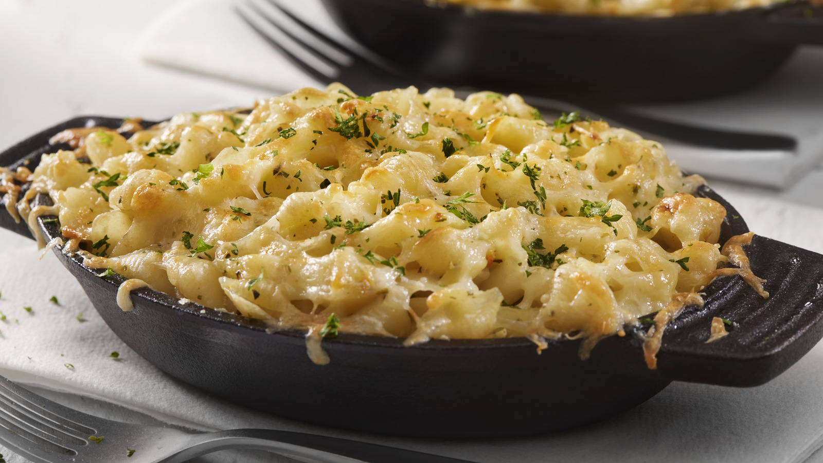 15 Unexpected Ingredients To Add To Mac And Cheese