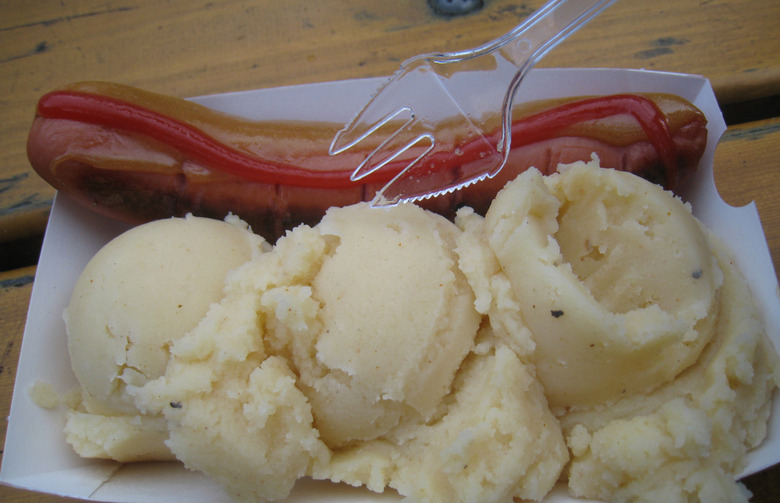 Tunnbrodsrulle, Sweden