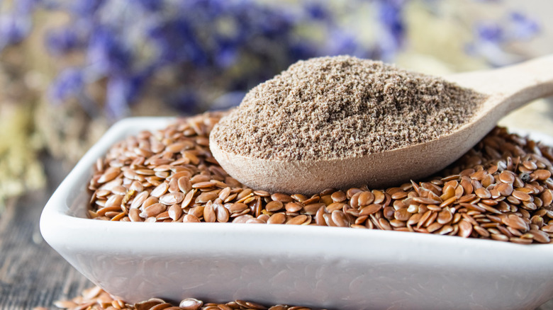 flaxseeds and ground flaxseeds