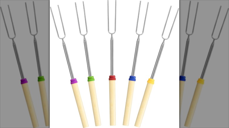 Product image of the DkOvn roasting sticks set