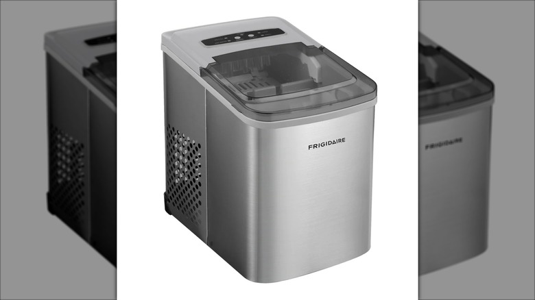 Product image of the Frigidaire 26-pound self-cleaning bullet ice maker