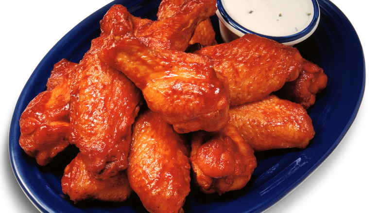 chicken wings with dip