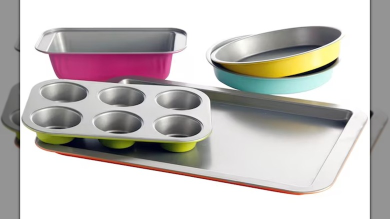 Gibson 5-Piece Aluminum Bakeware Set on a white background