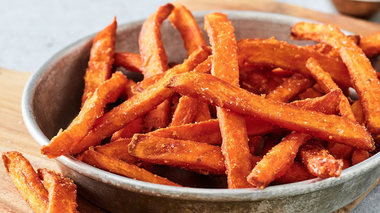 Bowl of Red Robin sweet potato fries