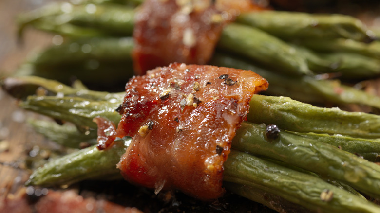 green beans wrapped in bacon