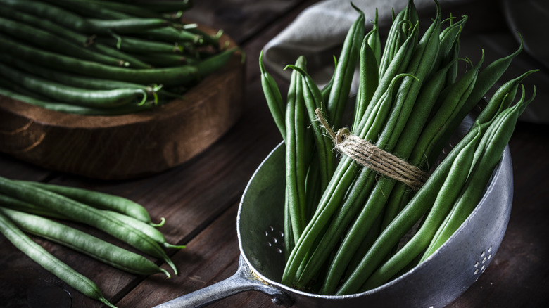 green beans wrapped in string