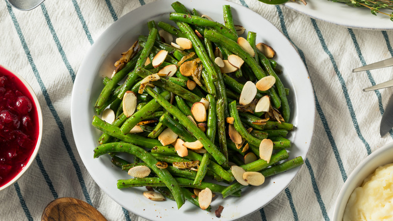 green beans with sliced almonds
