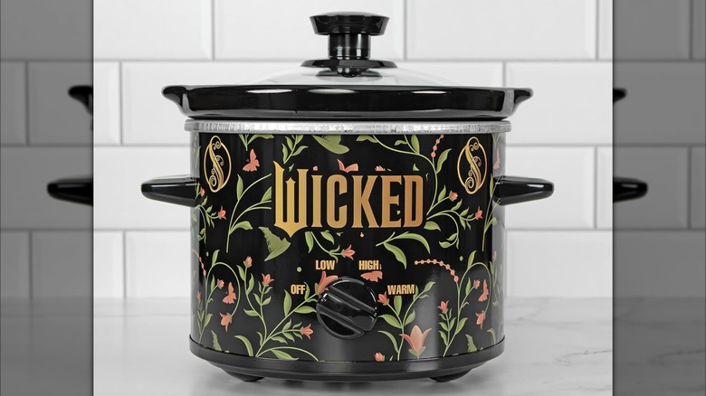 Product image of the Uncanny Brands Wicked Slow Cooker