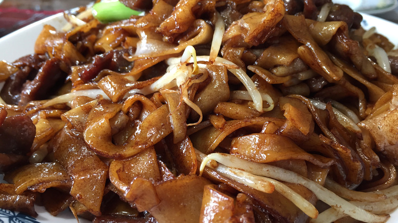 beef ho fun close-up