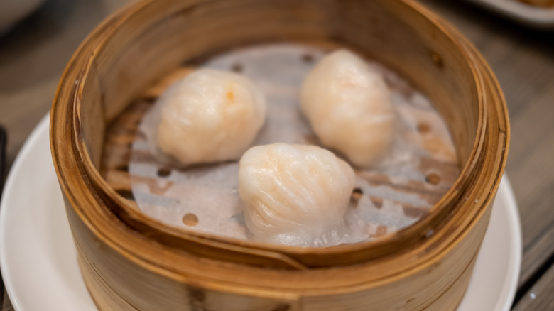 har gow in bamboo steamer