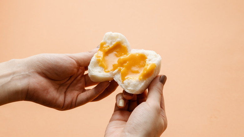 person tearing Liu sha bao