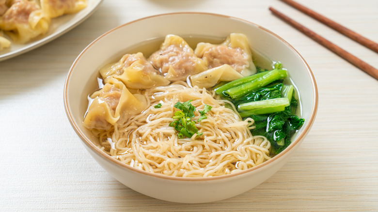 wonton noodle soup